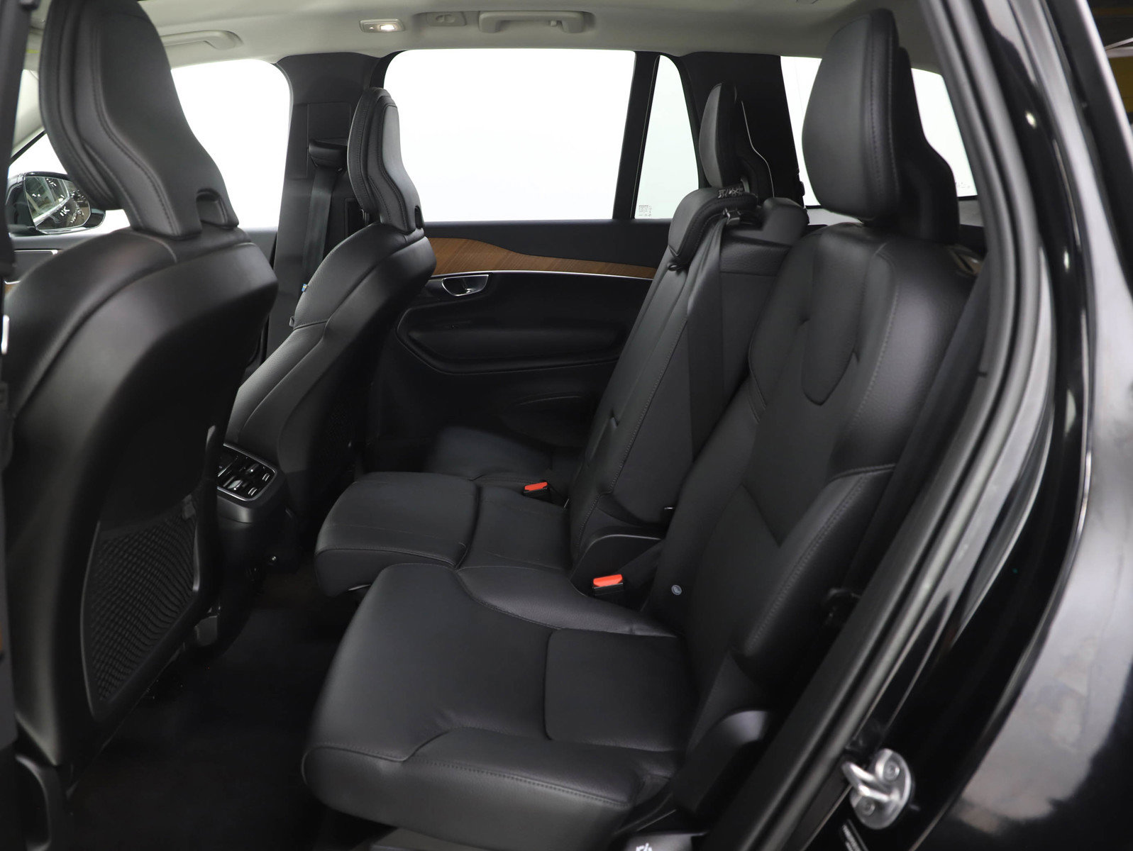 Used 2025 Volvo XC90 B6 Plus image 15