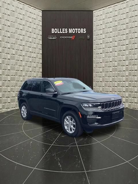 Certified 2023 Jeep Grand Cherokee Limited AWD/4WD image 2