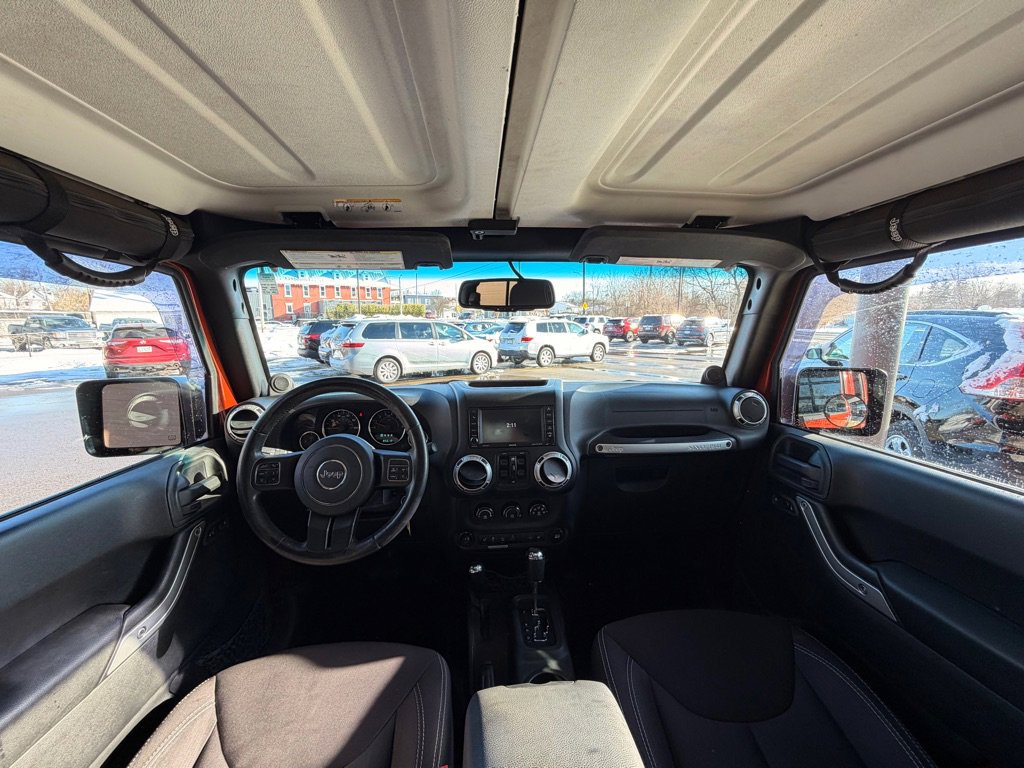Used 2014 Jeep Wrangler Unlimited Rubicon w/ Dual Top Group AWD/4WD image 18