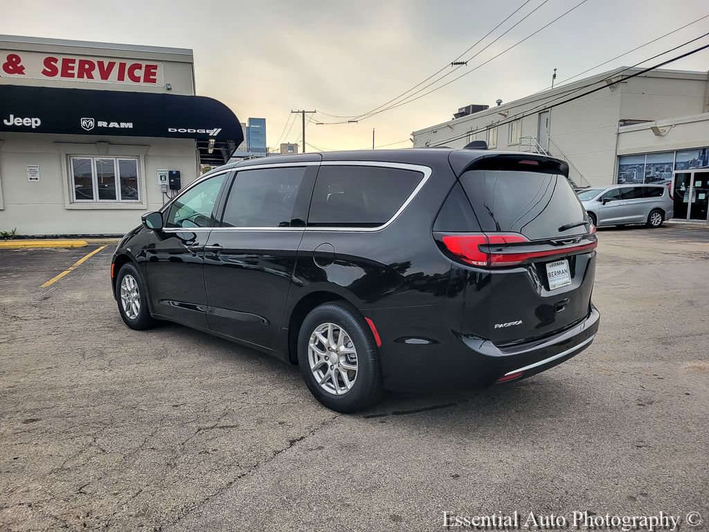 New 2027 Chrysler Pacifica Select w/ Family Tech Group FWD image 13