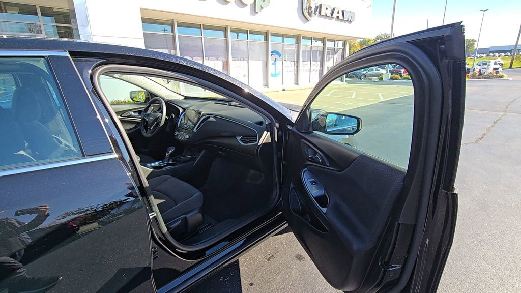 Used 2023 Chevrolet Malibu LT image 17