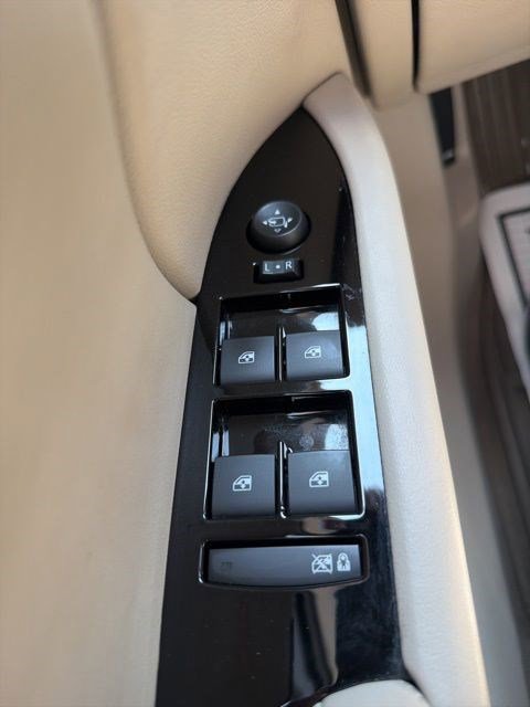 Used 2017 Cadillac XTS Luxury image 25