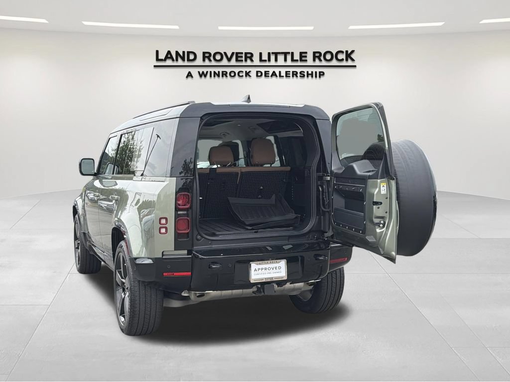 Used 2025 Land Rover Defender 110 X-Dynamic SE AWD/4WD image 12