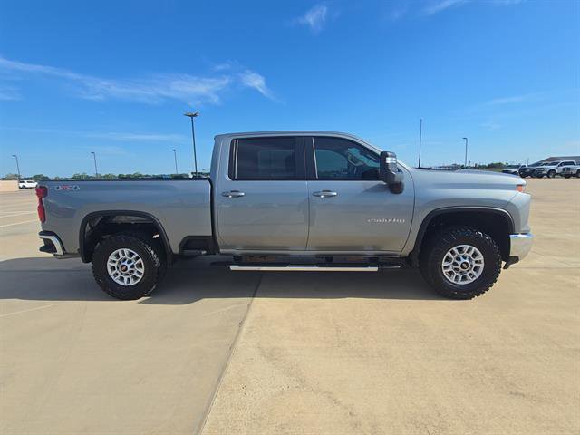 Used 2025 Chevrolet Silverado 2500 LT w/ Convenience Package AWD/4WD image 4