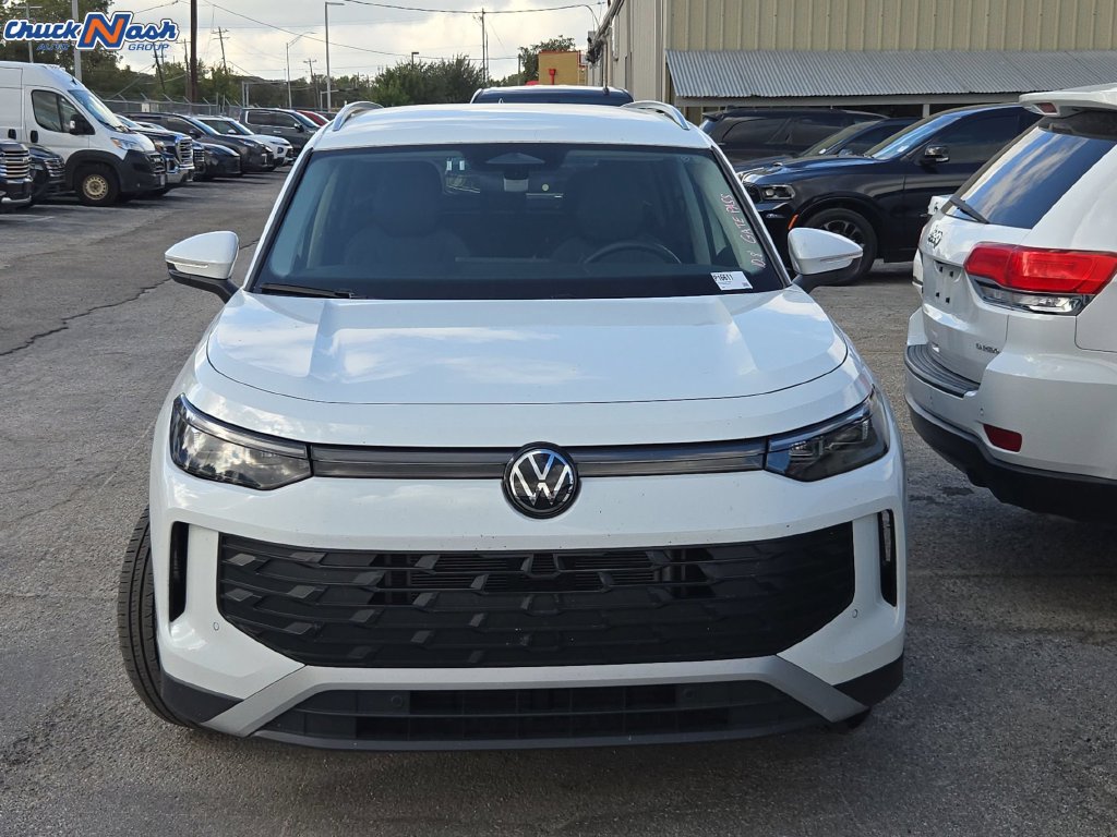 Used 2026 Volkswagen Tiguan SE AWD/4WD image 2