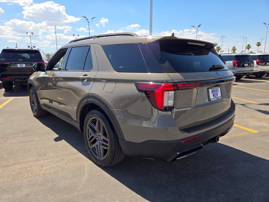 New 2026 Ford Explorer ST-Line w/ ST-Line Street Pack RWD image 7