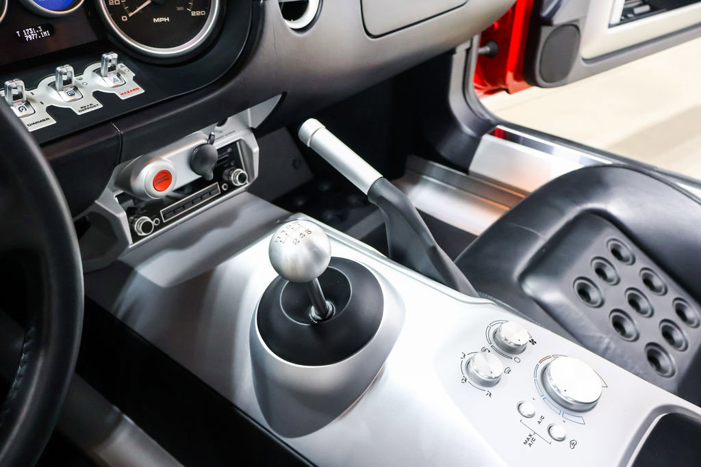 Used 2005 Ford GT RWD image 32