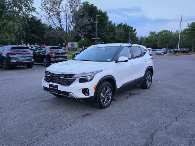 Certified 2025 Kia Seltos LX AWD/4WD image 4