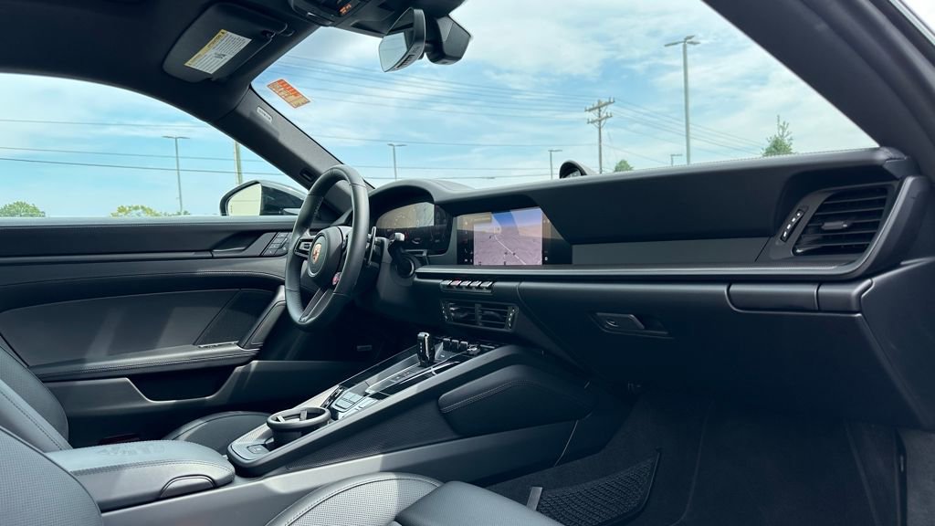 Used 2025 Porsche 911 Carrera image 31