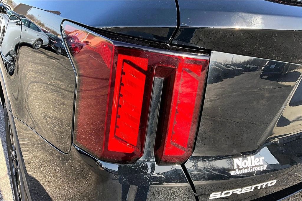 Used 2024 Kia Sorento S image 31
