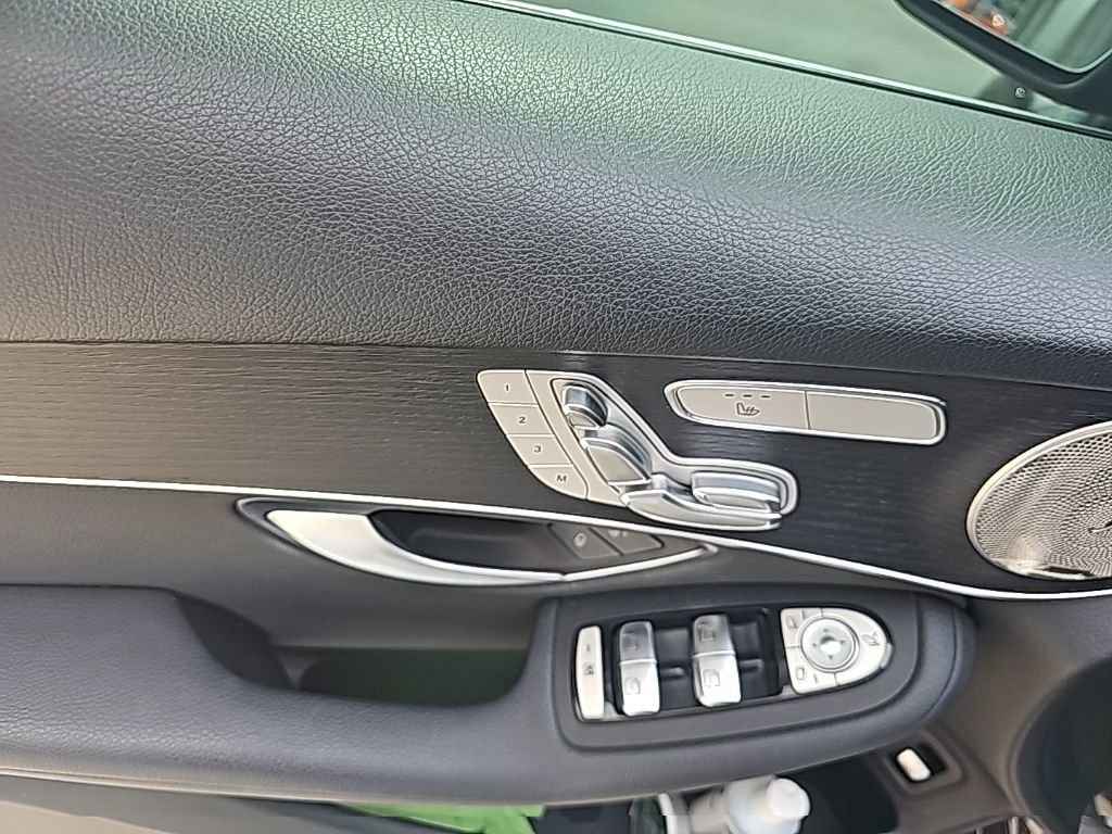 Used 2021 Mercedes-Benz GLC 300 4MATIC image 8