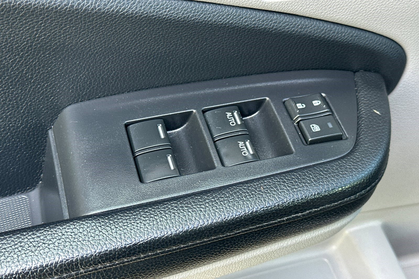 Used 2017 Honda Pilot Touring image 13