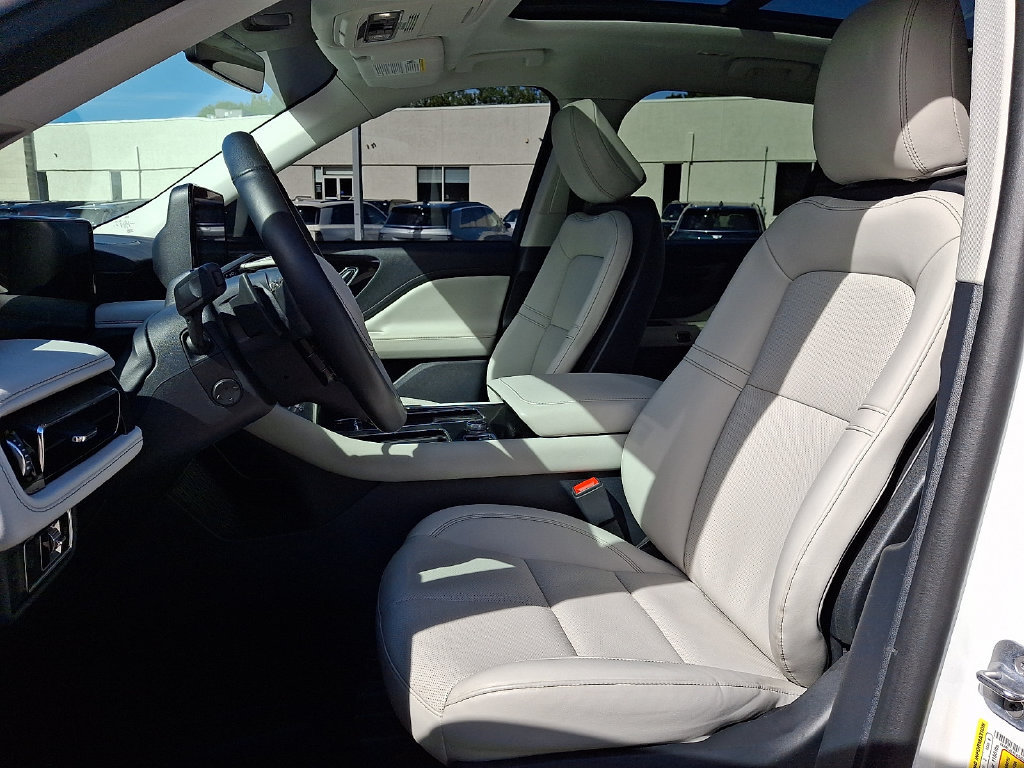 Used 2025 Lincoln Aviator AWD image 16