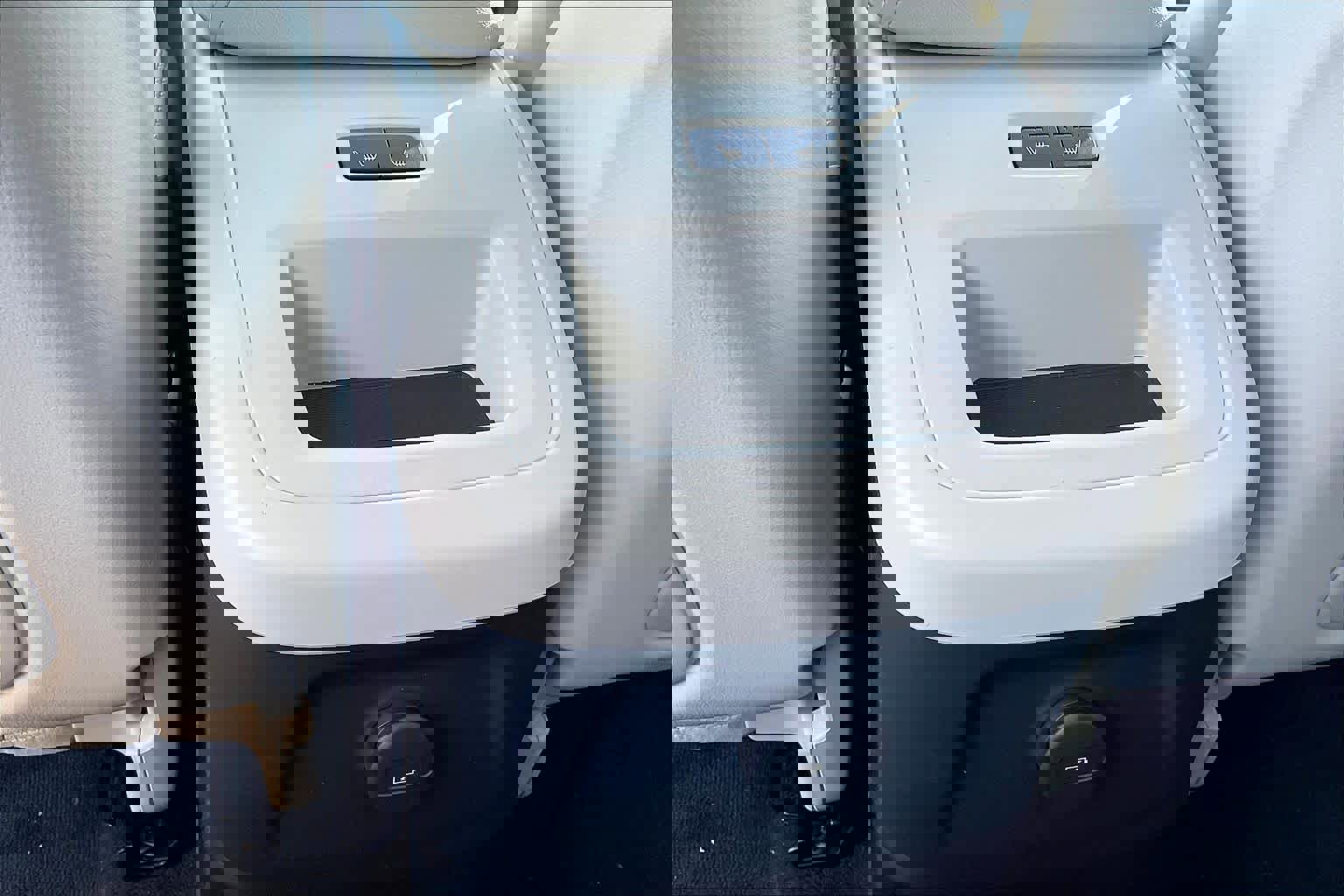 New 2026 Volvo XC60 T8 Ultra w/ Protection Package Premier image 16