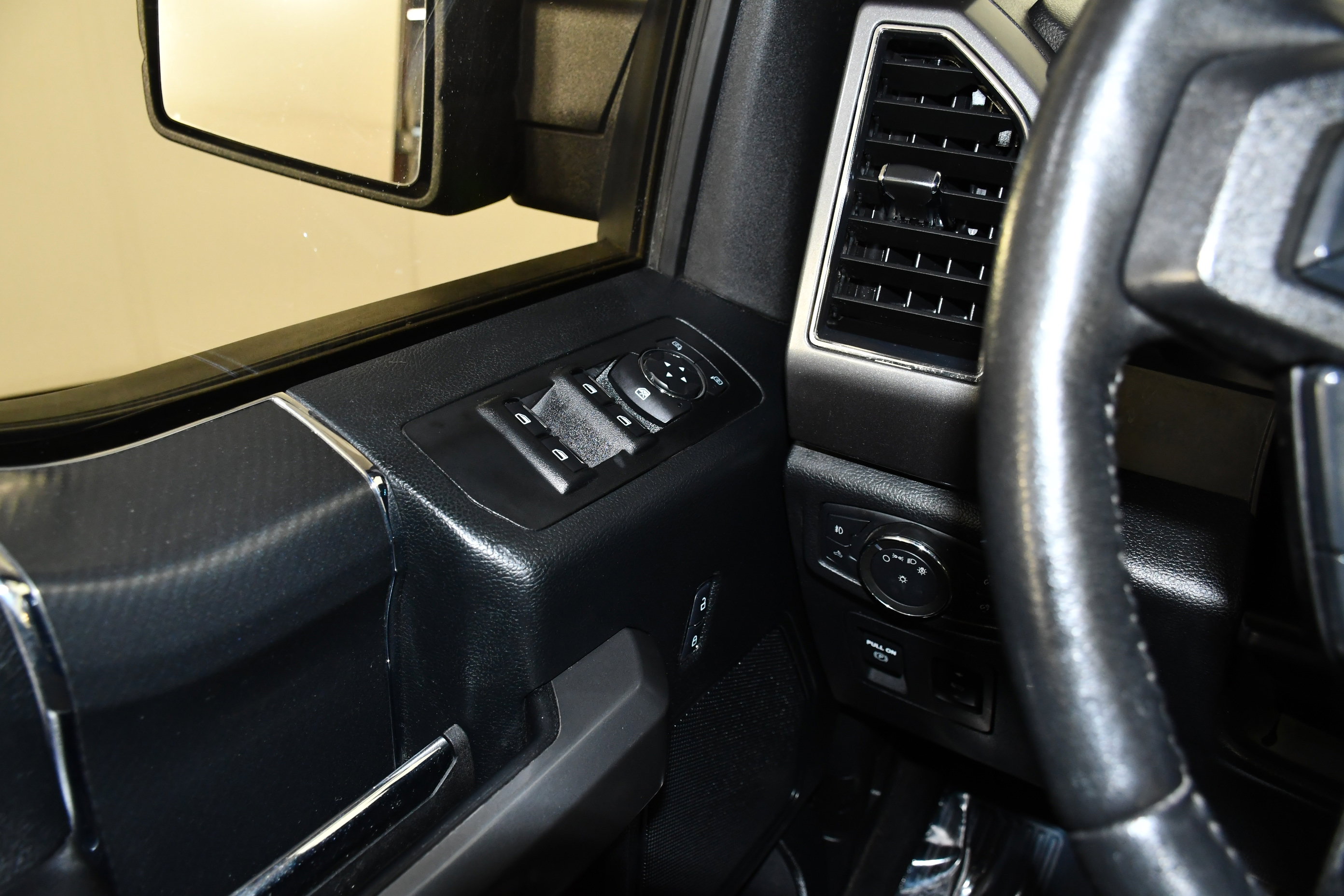 Used 2018 Ford F150 XLT w/ Equipment Group 302A Luxury AWD/4WD image 37