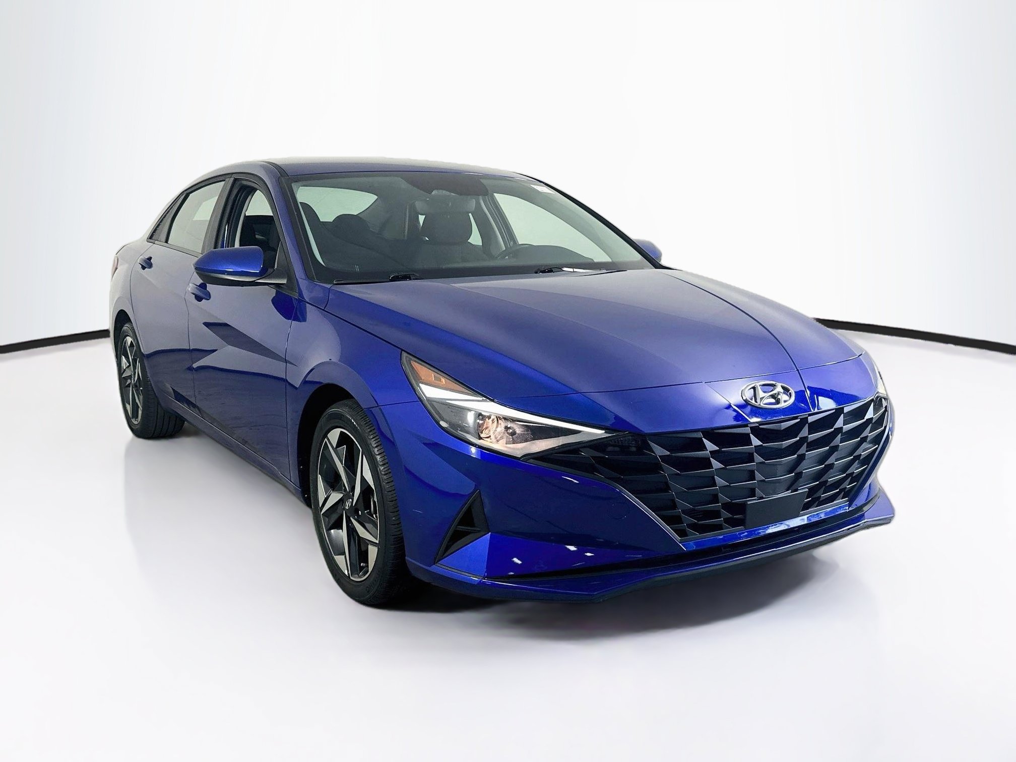 Used 2023 Hyundai Elantra SEL w/ Convenience Package FWD image 3