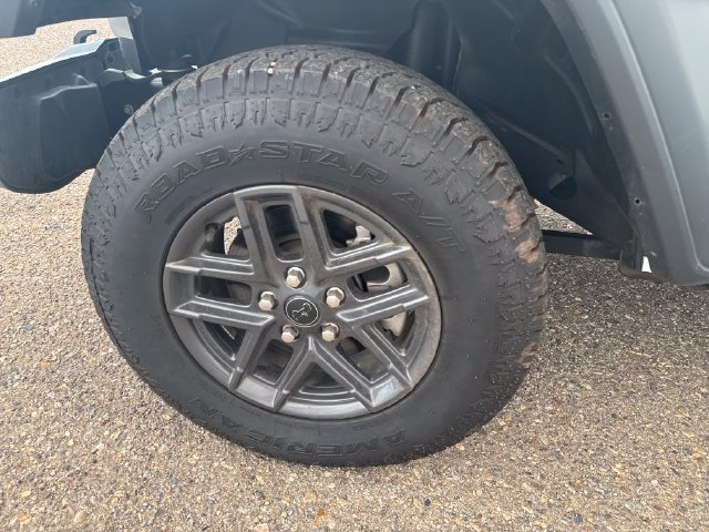 Used 2025 Jeep Gladiator Sport AWD/4WD image 18