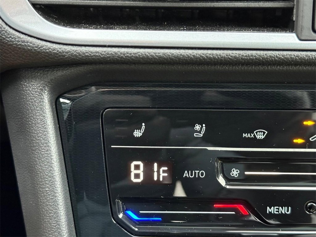 Certified 2025 Volkswagen Taos SEL image 20
