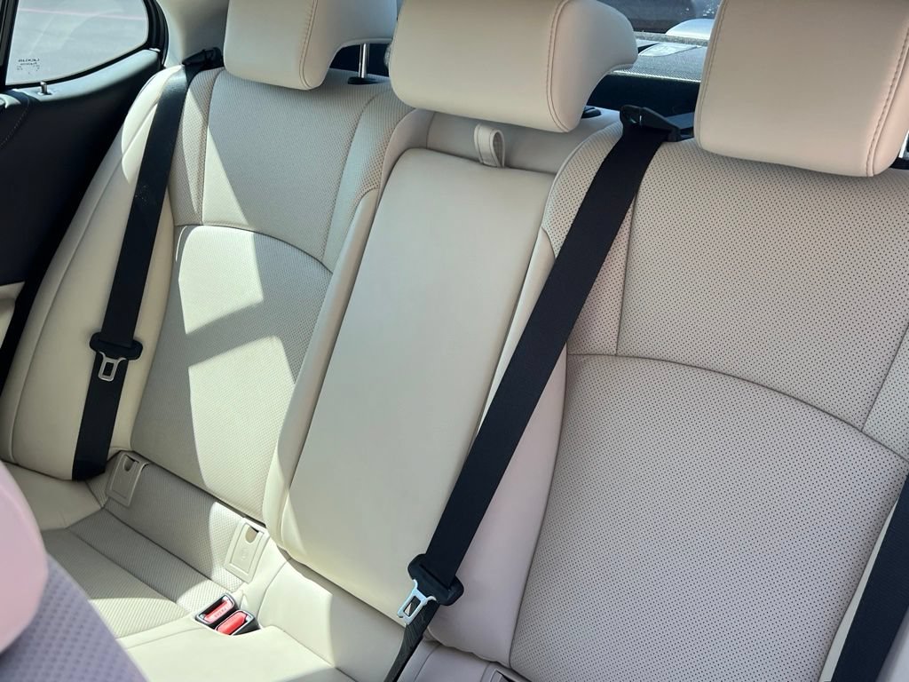Used 2024 Lexus ES 350 w/ Premium Package FWD image 10