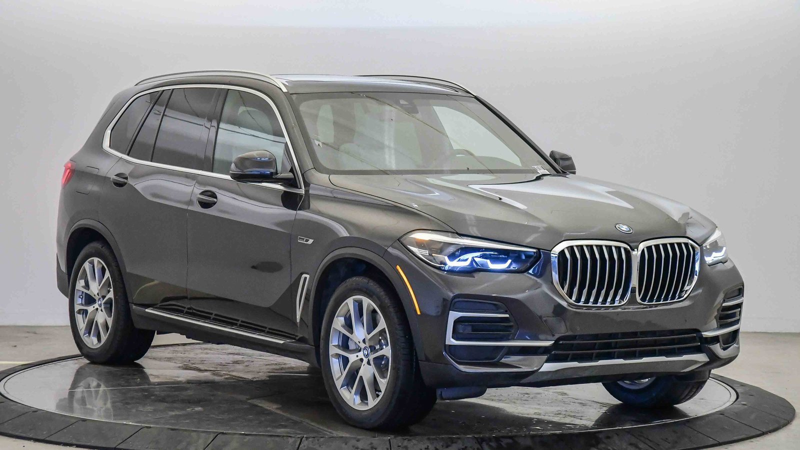 Certified 2023 BMW X5 xDrive45e image 6