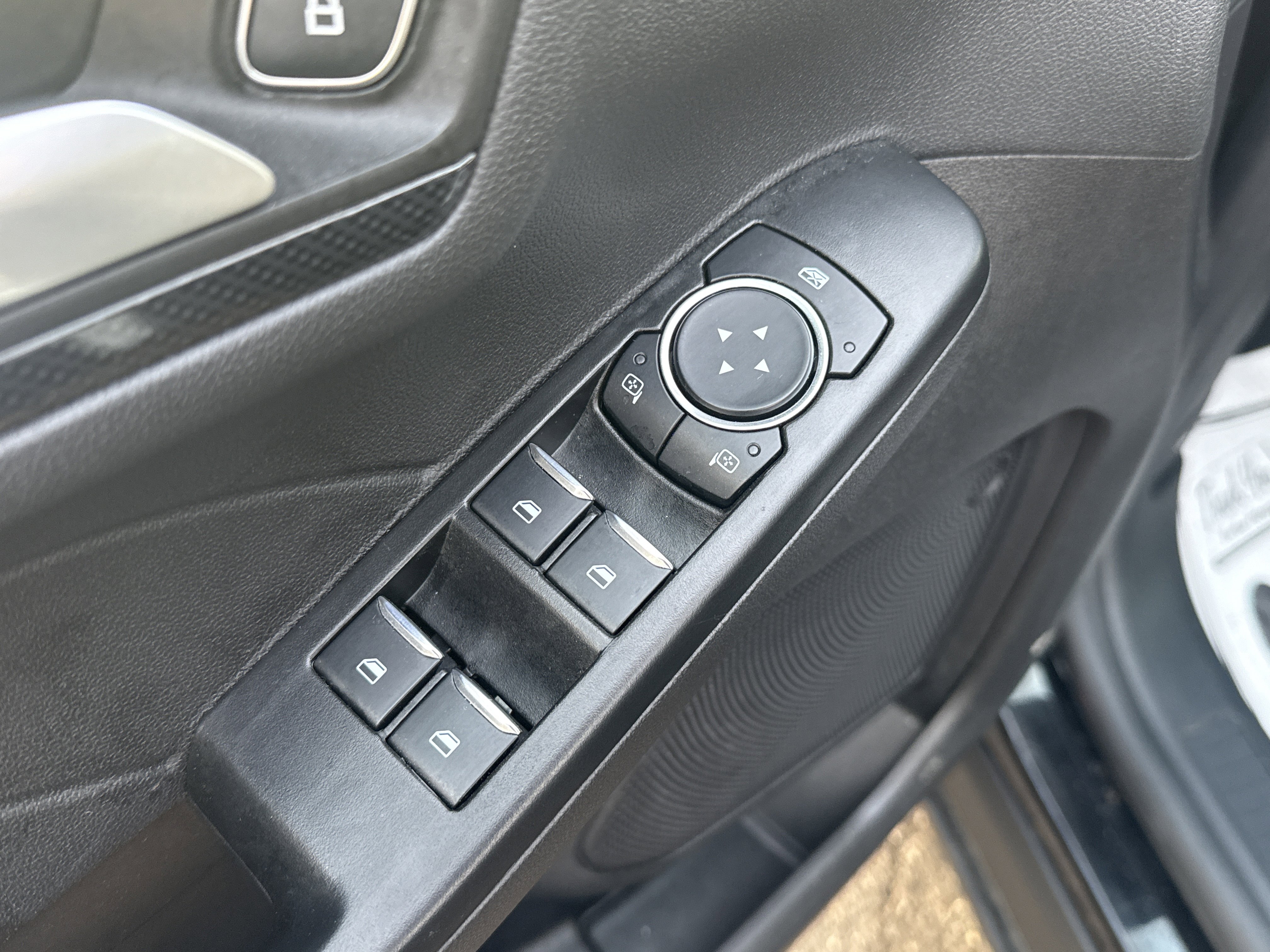 Used 2025 Ford Escape ST-Line image 17