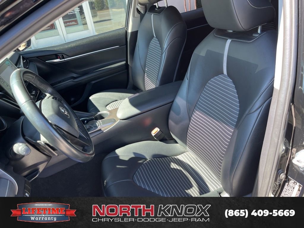 Used 2023 Toyota Camry SE image 4
