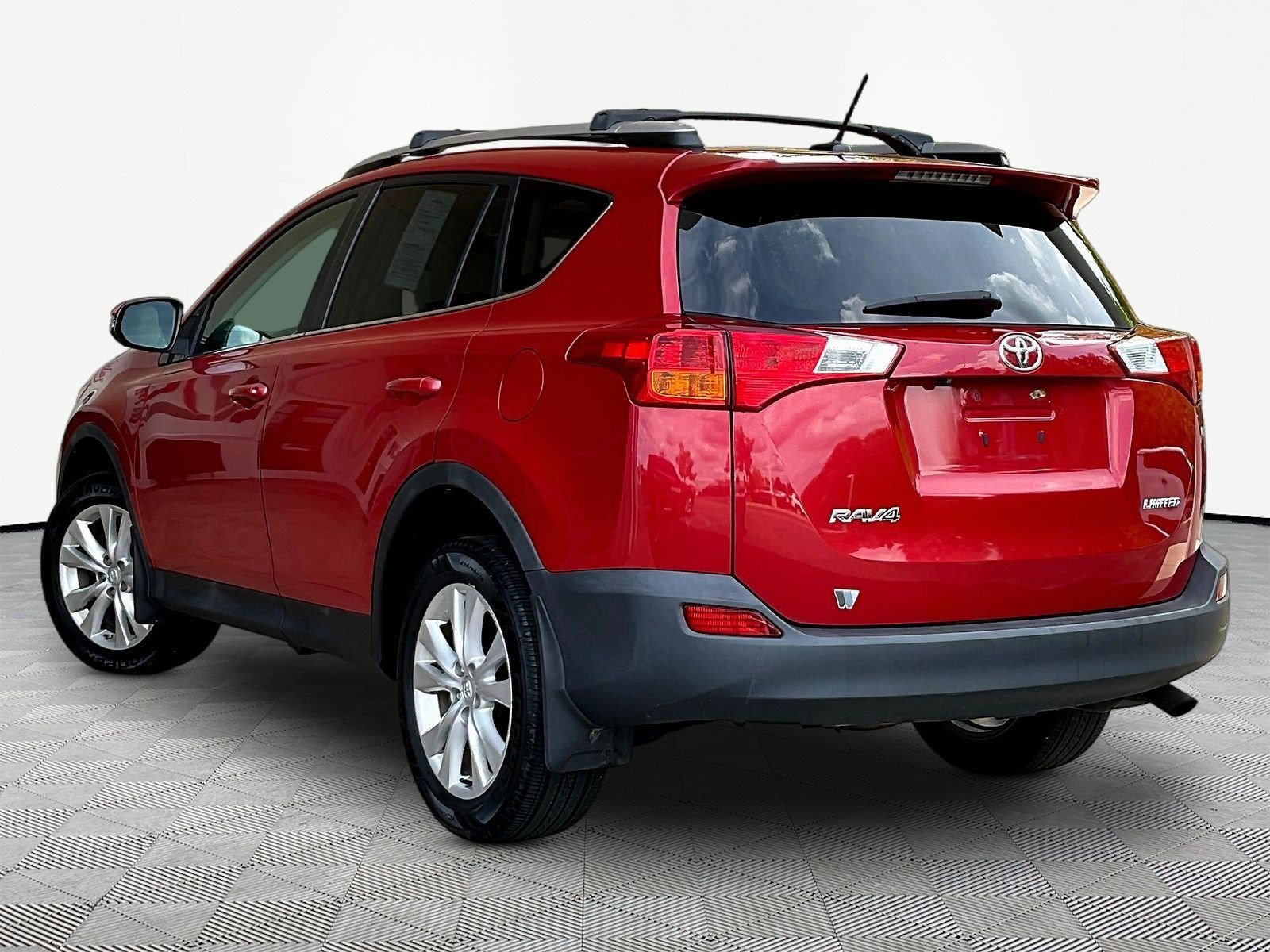 Used 2014 Toyota RAV4 Limited w/ Technology Package FWD image 4