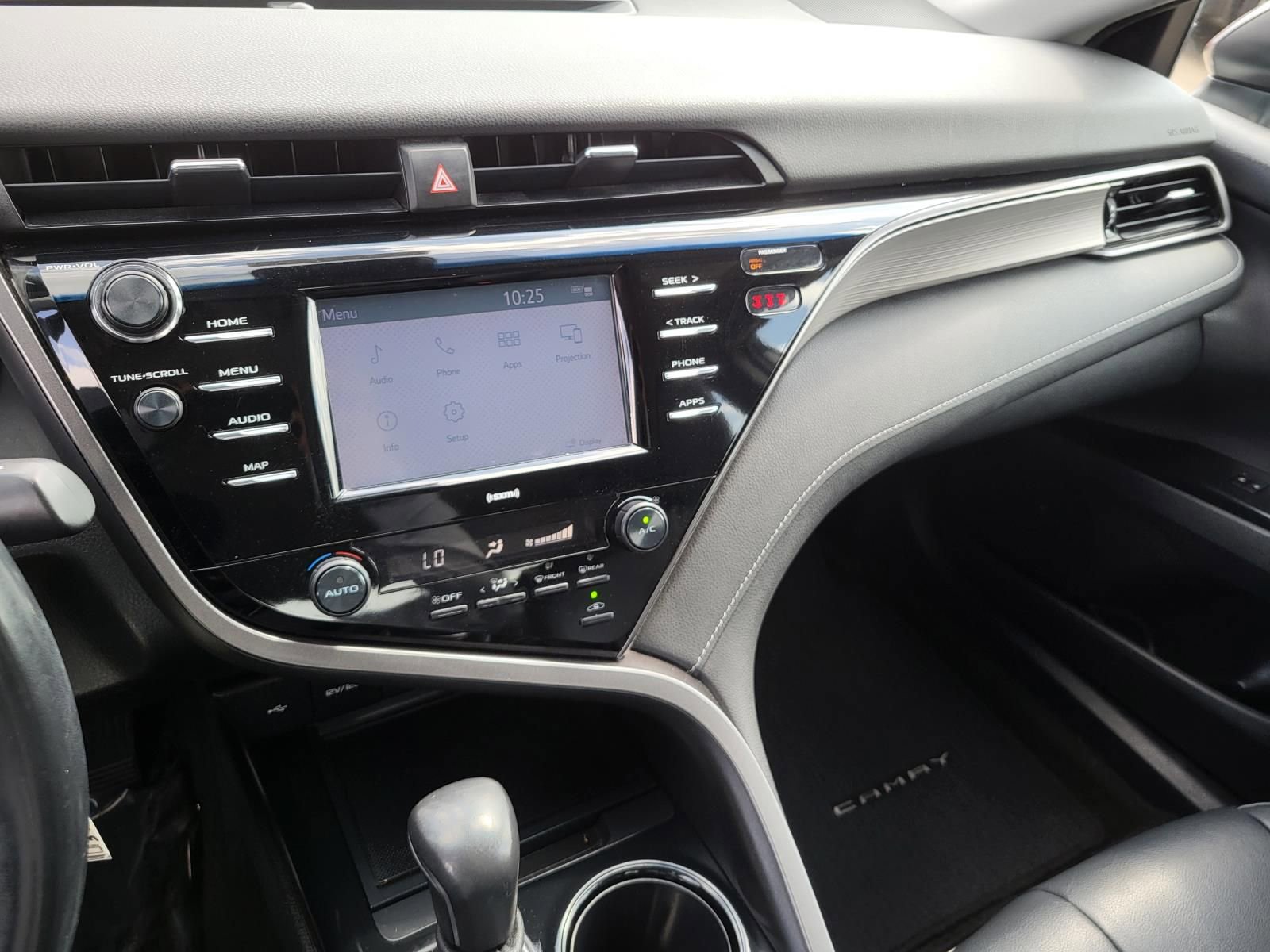 Used 2020 Toyota Camry SE image 19