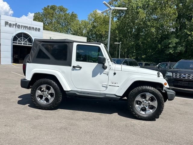 Used 2017 Jeep Wrangler Sahara w/ Connectivity Group AWD/4WD image 16