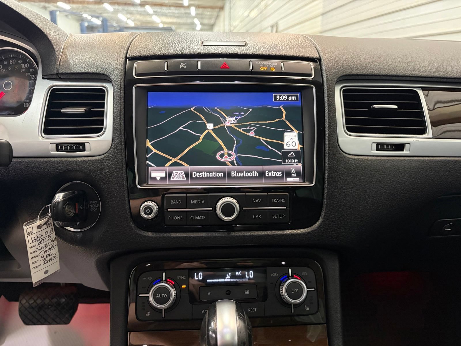 Used 2015 Volkswagen Touareg TDI AWD/4WD image 18