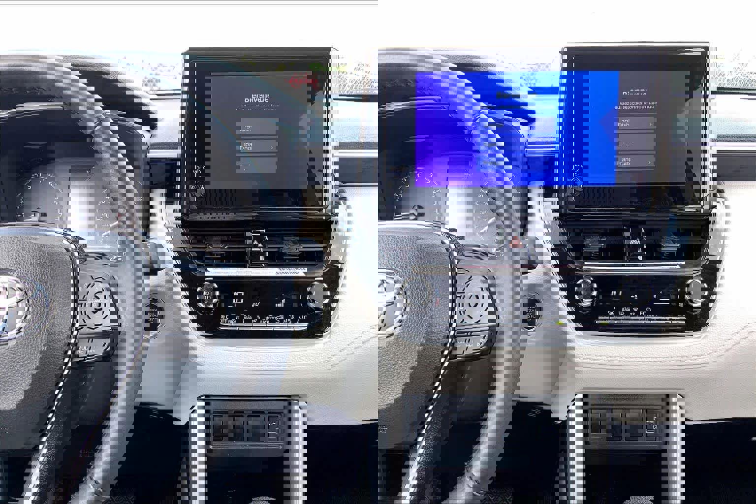 Used 2023 Toyota Corolla Cross LE FWD image 7