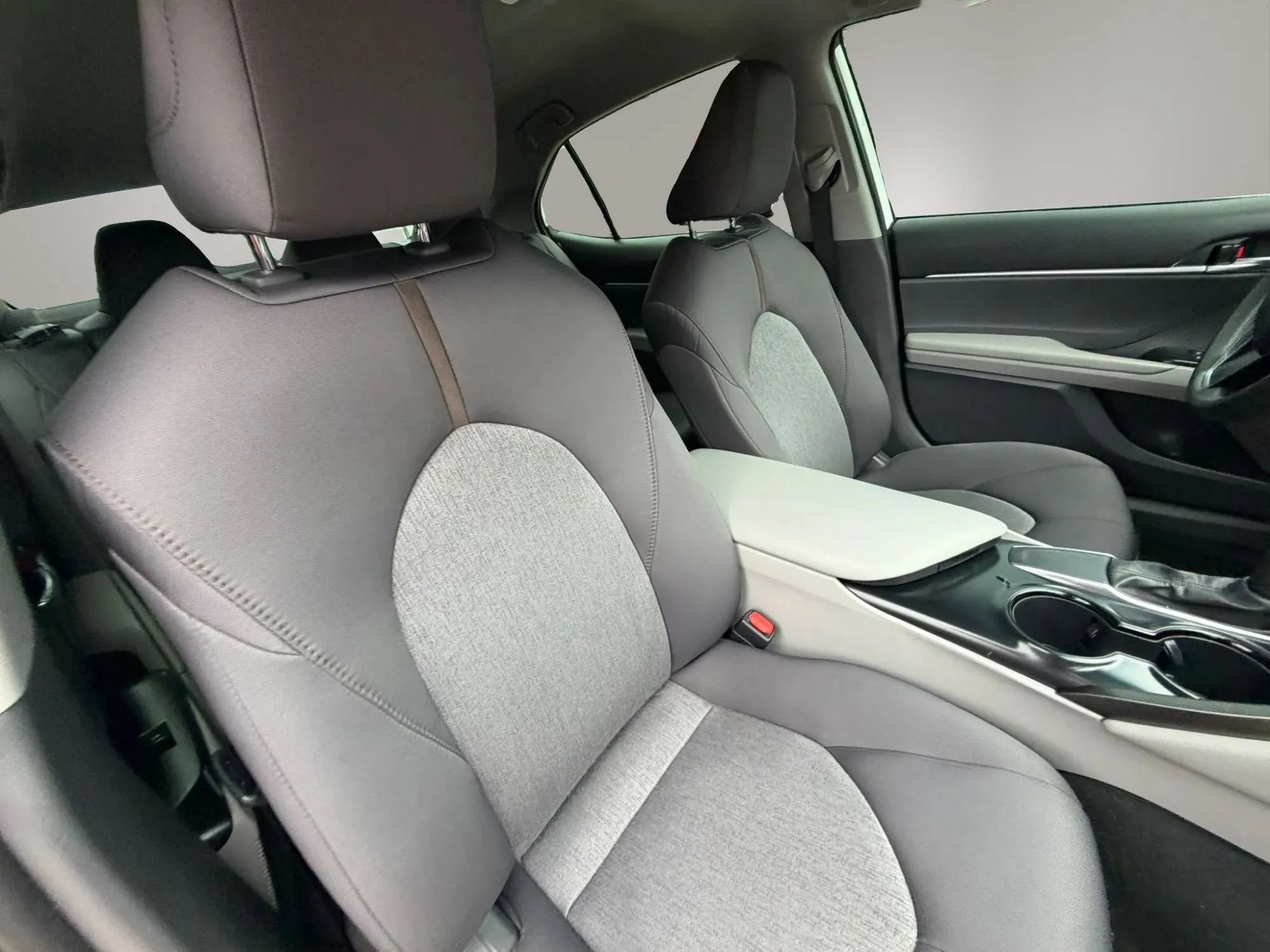 Used 2020 Toyota Camry LE FWD image 13