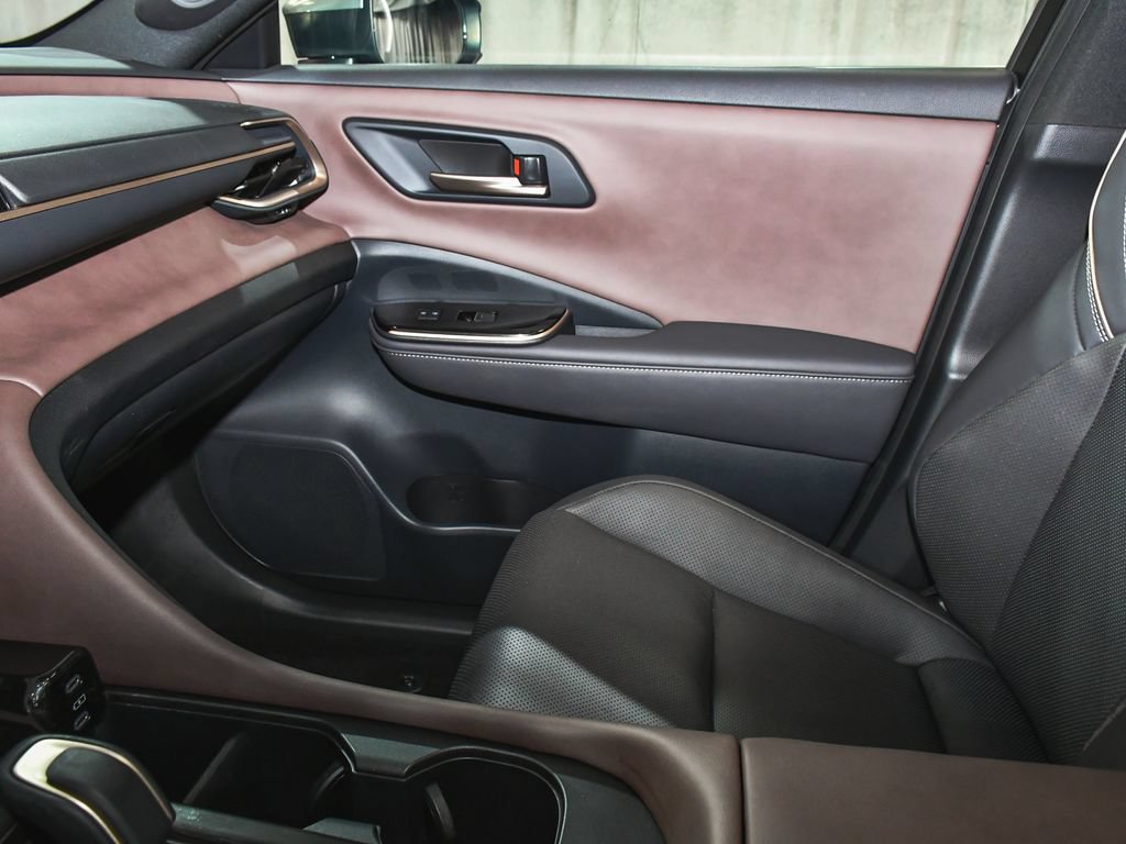 Used 2024 Toyota Crown AWD/4WD image 44