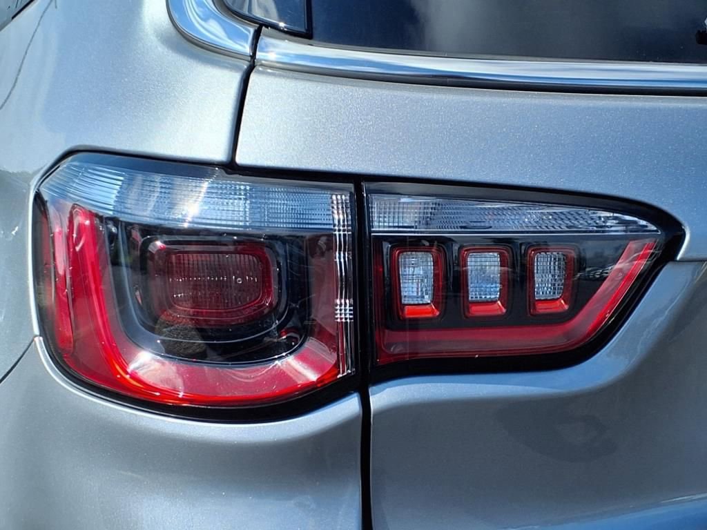 Used 2023 Jeep Compass Limited image 25