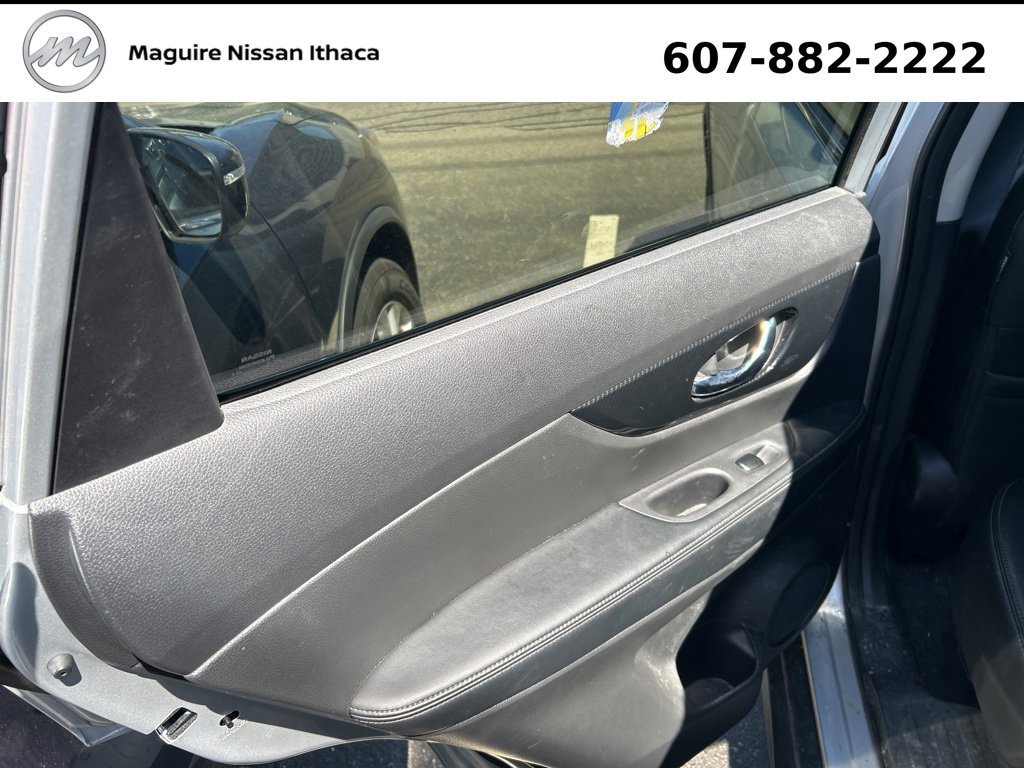 Used 2019 Nissan Rogue SL w/ Premium Package AWD/4WD image 8