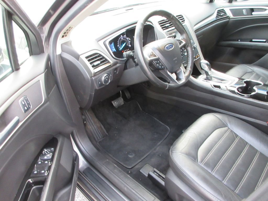 Used 2015 Ford Fusion SE w/ Equipment Group 202A FWD image 12