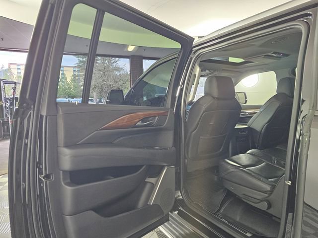 Used 2019 Cadillac Escalade ESV Luxury image 18