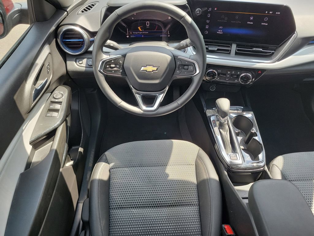 Used 2025 Chevrolet Trax LT w/ LT Convenience Package FWD image 13