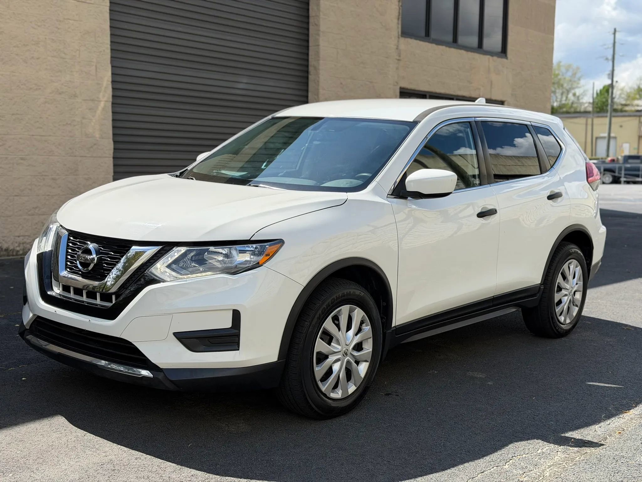 Used 2017 Nissan Rogue S AWD/4WD image 5