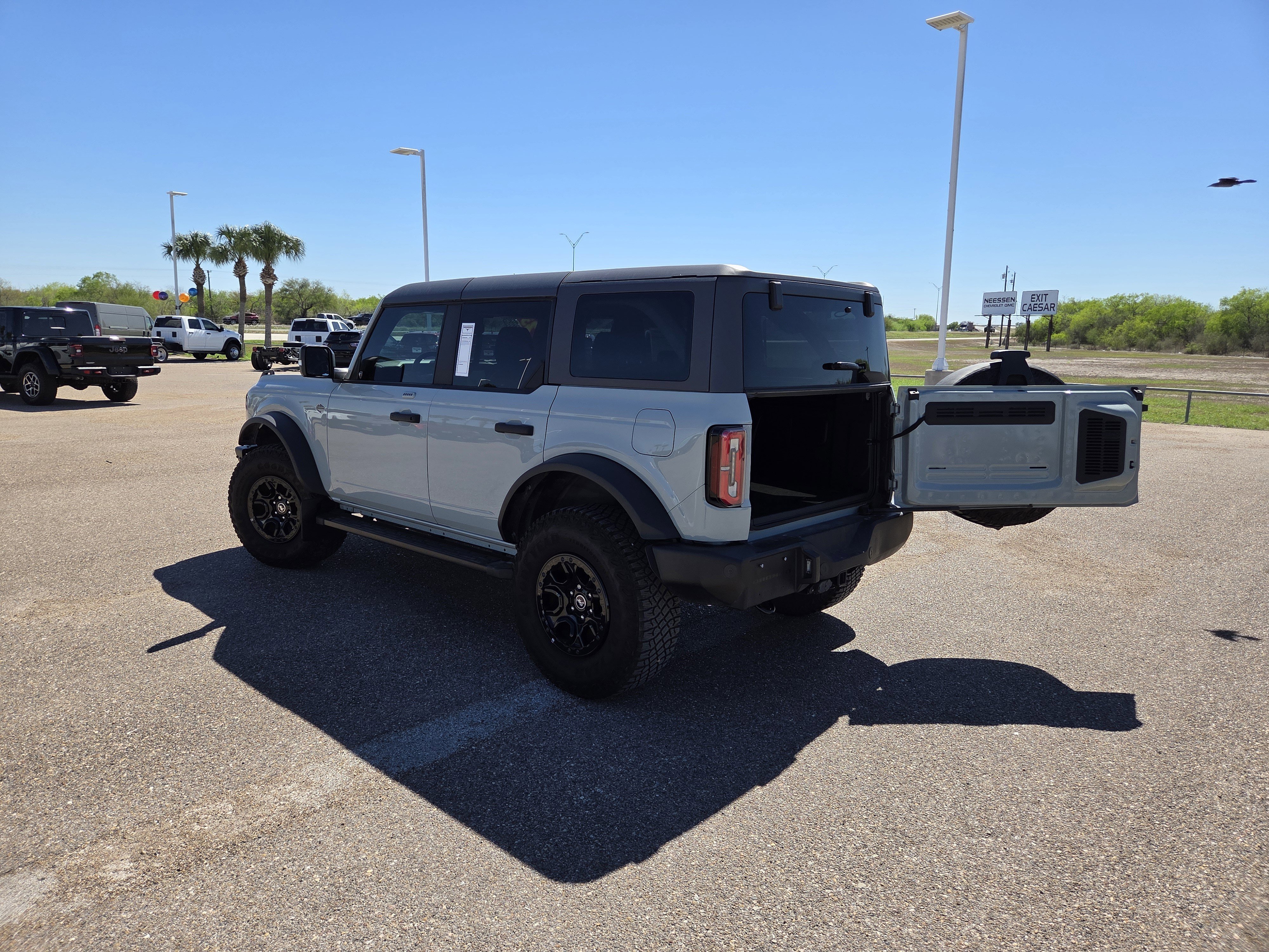 Used 2023 Ford Bronco Wildtrak image 24