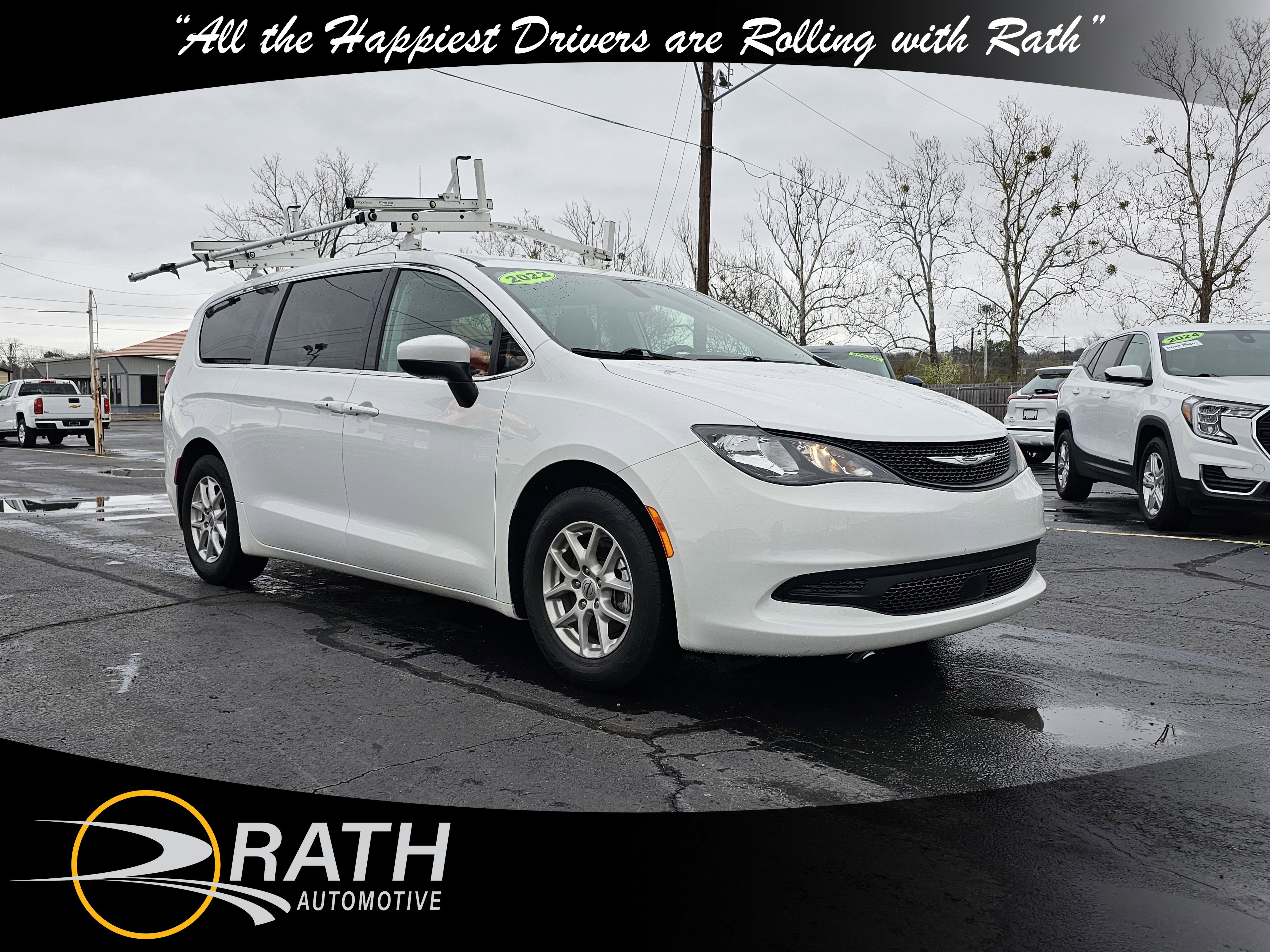 Used 2022 Chrysler Voyager LX image 4