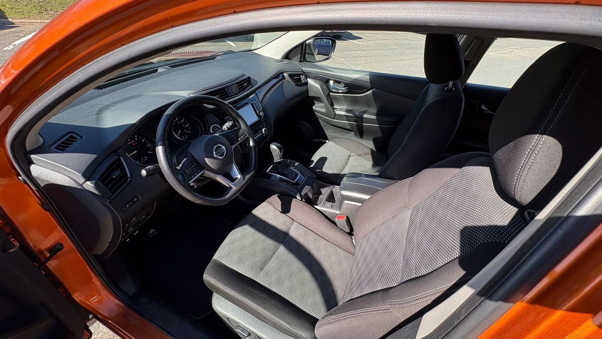 Used 2017 Nissan Rogue Sport SV w/ SV Premium Package image 22