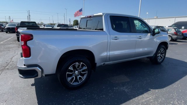 Used 2022 Chevrolet Silverado 1500 LT AWD/4WD image 2