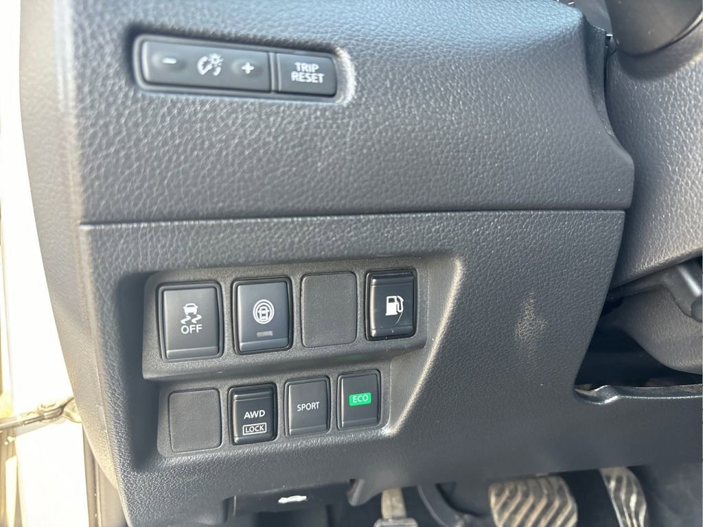Used 2020 Nissan Rogue S AWD/4WD image 10