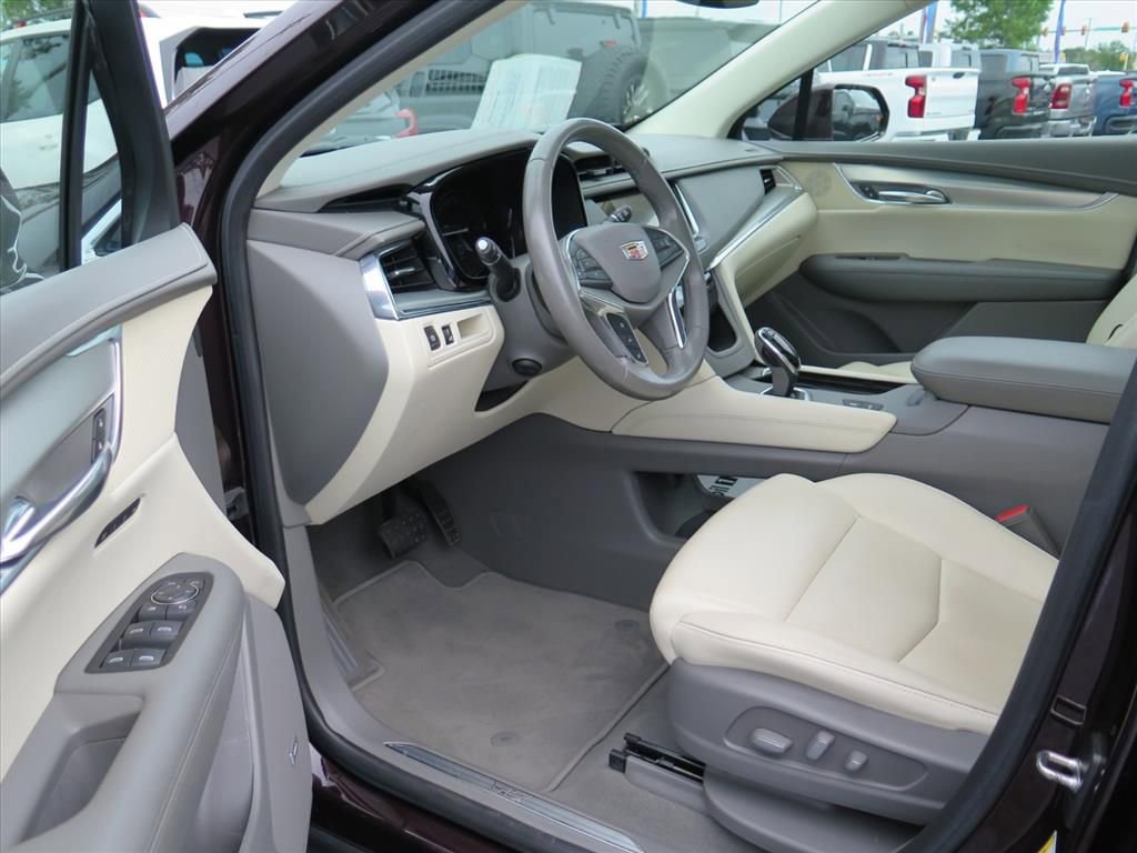 Used 2018 Cadillac XT5 Premium Luxury FWD image 9