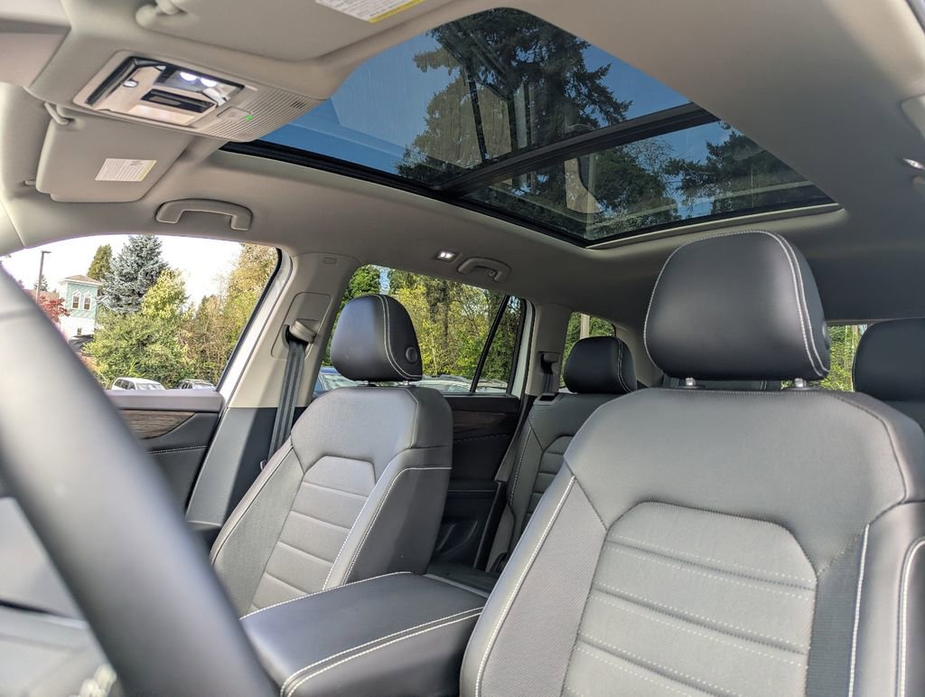 Used 2025 Volkswagen Atlas SEL AWD/4WD image 23