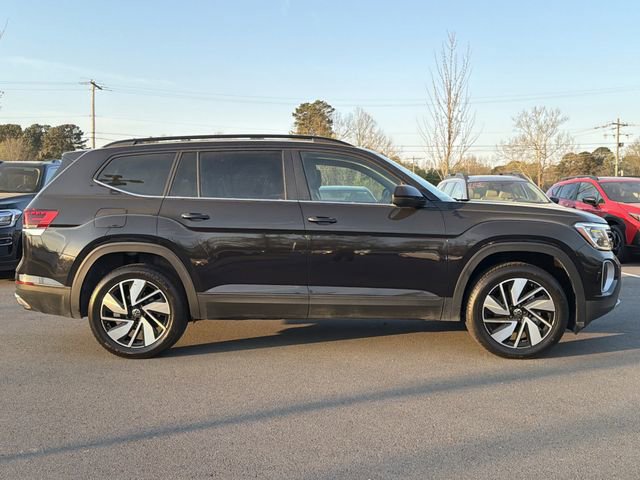 Used 2025 Volkswagen Atlas SE image 2