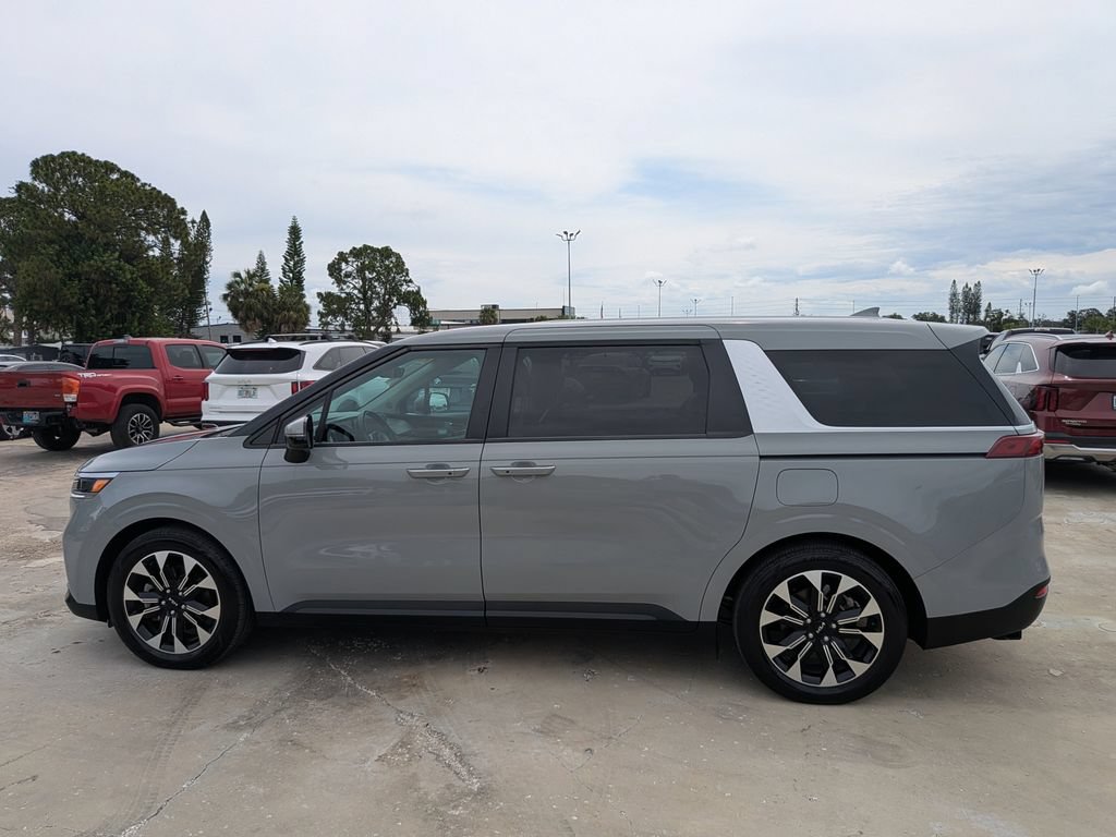 Used 2024 Kia Carnival EX FWD image 5