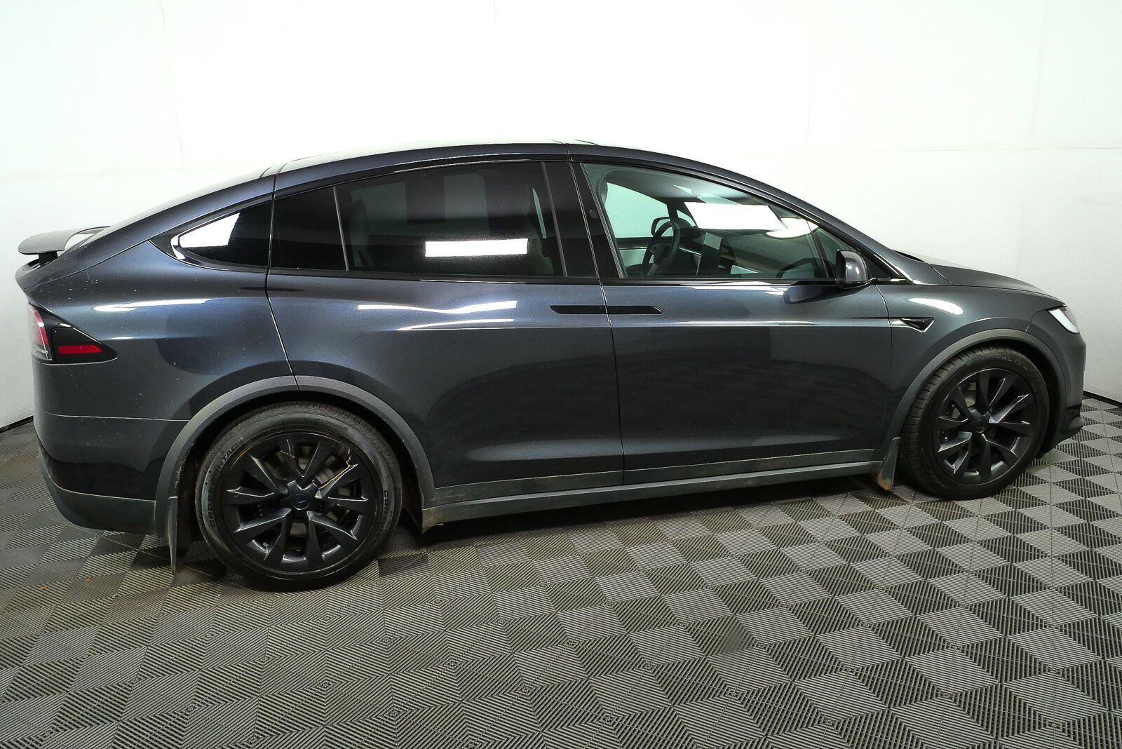 Used 2025 Tesla Model X AWD/4WD image 2
