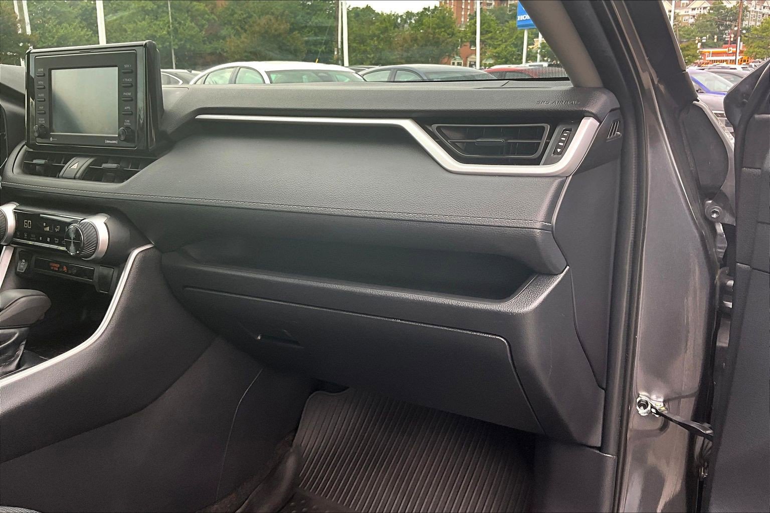 Used 2021 Toyota RAV4 LE AWD/4WD image 16